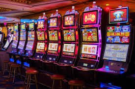 sun778 ကာစီနို မိုဘိုင်းဖုန်းမှ Live Casino ဂိမ်းကစားနေသောမြင်ကွင်း